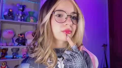 VALEEEN online show from September 9, 2025, 4:39 pm