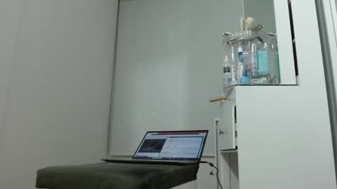 Snapshot of emilymonrro chatting on February 2, 2025, 2:06 am emily monrro online show from February 2, 2025, 2:06 am
