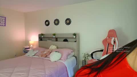 Em online show from March 8, 2025, 2:01 am