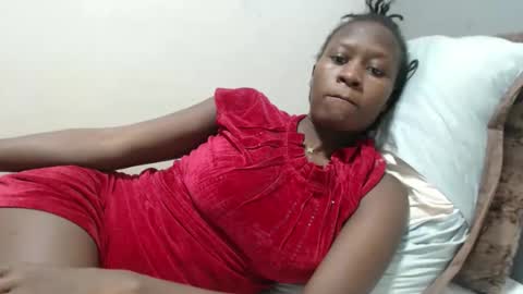 Snapshot of emilyposha chatting on May 5, 2026, 7:44 pm Emilly online show from May 5, 2026, 7:44 pm