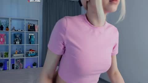 Hey i am  Emily     am -  pm online show from May 28, 2026, 5:10 pm