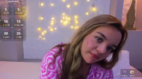 Snapshot of emilyrouss_ chatting on December 31, 2024, 1:26 am EMILY online show from December 31, 2024, 1:26 am