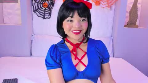 Snapshot of emilyrouss_ chatting on October 23, 2025, 7:45 pm EMILY online show from October 23, 2025, 7:45 pm