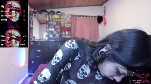 Snapshot of emilyrymer chatting on December 18, 2024, 11:19 pm Emily Support me to have 100 likes plx online show from December 18, 2024, 11:19 pm
