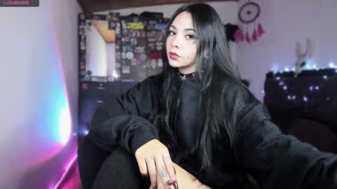 Snapshot of emilyrymer chatting on December 23, 2024, 10:23 pm Emily Support me to have 100 likes plx online show from December 23, 2024, 10:23 pm