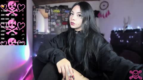Snapshot of emilyrymer chatting on December 30, 2024, 10:55 pm Emily Support me to have 100 likes plx online show from December 30, 2024, 10:55 pm