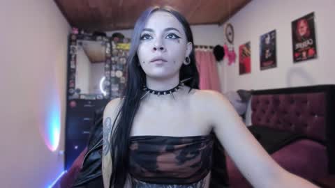 Snapshot of emilyrymer chatting on January 28, 2025, 2:42 pm Emily Support me to have 100 likes plx online show from January 28, 2025, 2:42 pm