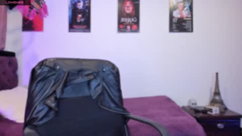 Snapshot of emilyrymer chatting on February 2, 2025, 6:53 pm Emily Support me to have 100 likes plx online show from February 2, 2025, 6:53 pm