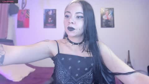 Snapshot of emilyrymer chatting on February 2, 2025, 9:56 pm Emily Support me to have 100 likes plx online show from February 2, 2025, 9:56 pm