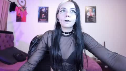 Snapshot of emilyrymer chatting on February 11, 2025, 12:17 am Emily Support me to have 100 likes plx online show from February 11, 2025, 12:17 am