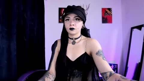 Snapshot of emilyrymer chatting on September 28, 2025, 9:53 pm Emily Support me to have 100 likes plx online show from September 28, 2025, 9:53 pm