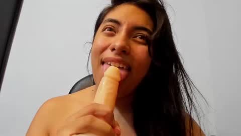 Snapshot of emilysex_118 chatting on July 16, 2026, 5:24 am Emily online show from July 16, 2026, 5:24 am