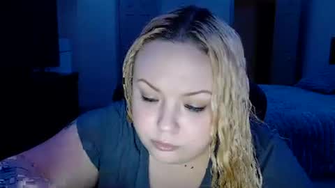 Snapshot of emilysgotissues chatting on November 2, 2025, 4:15 am Emily Bankz online show from November 2, 2025, 4:15 am