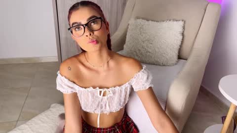 Snapshot of emilytolson_ chatting on September 10, 2025, 3:56 pm Emily online show from September 10, 2025, 3:56 pm