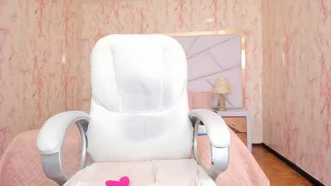 Emily  2200 - 600GMT-5 online show from April 20, 2026, 4:54 pm