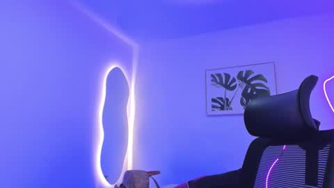 E M I L Y online show from November 14, 2025, 3:49 am