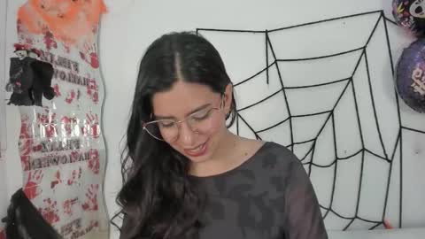 emilyy_cooperr online show from October 15, 2025, 12:05 pm