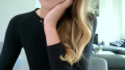 emilly online show from October 17, 2025, 8:11 pm