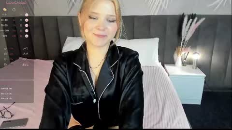 Snapshot of emilyyy_vibe chatting on June 15, 2026, 9:22 am emilyyy_vibe online show from June 15, 2026, 9:22 am