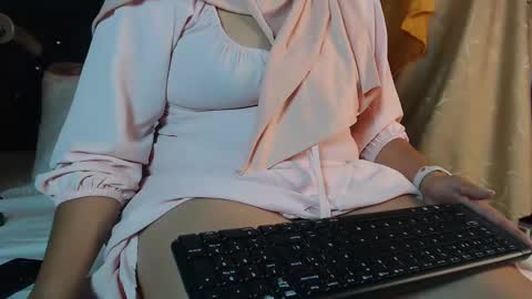 emira199 online show from February 18, 2025, 8:49 am