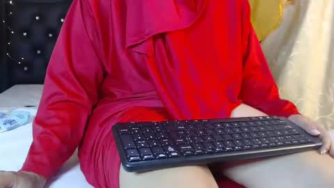 emira199 online show from February 19, 2025, 8:44 am