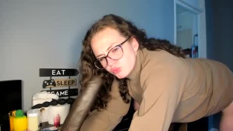 emliyjamesmjb online show from March 4, 2025, 12:22 pm