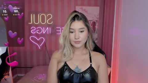 Snapshot of emma1_b_ chatting on September 17, 2025, 10:00 pm Emma online show from September 17, 2025, 10:00 pm
