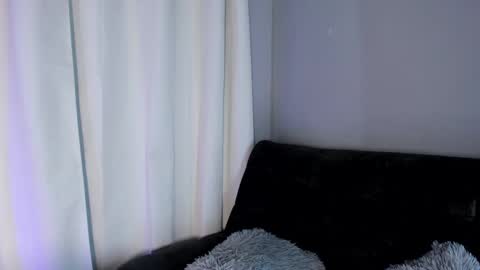 emma__hills_ online show from September 10, 2025, 9:59 pm