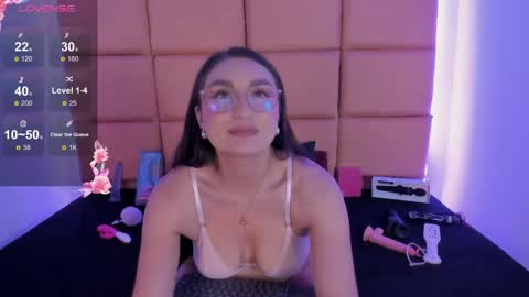 emma__js_ online show from April 17, 2026, 10:57 pm