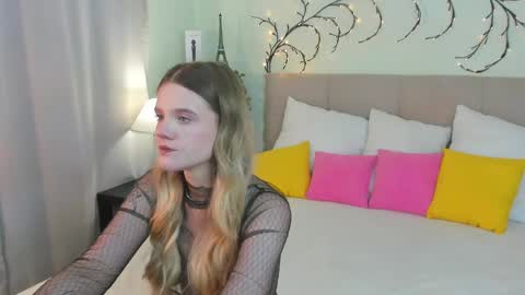 Snapshot of emma__peach chatting on May 12, 2026, 9:17 am emma__peach online show from May 12, 2026, 9:17 am