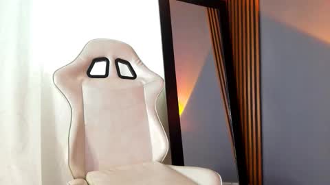 emma_and_aysha online show from November 23, 2025, 1:27 am