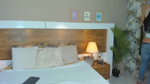 Emma  online show from March 5, 2025, 12:00 pm