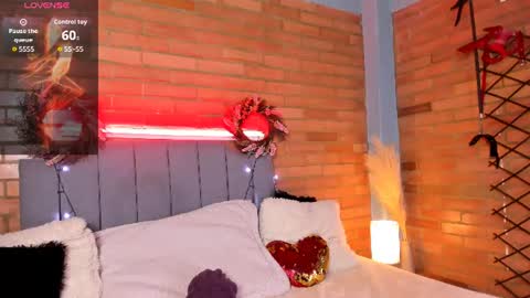Snapshot of emma_belley chatting on July 16, 2026, 7:09 pm Hey Im EmmaHelp me reach 100 likes online show from July 16, 2026, 7:09 pm