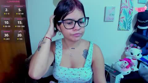 emma_boo_ online show from November 9, 2025, 7:12 pm