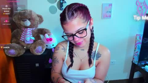 emma_boo_ online show from April 8, 2026, 5:35 pm