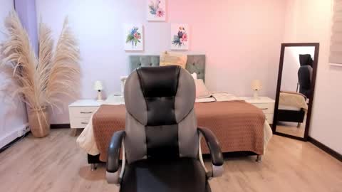 Emma online show from November 26, 2025, 12:28 pm