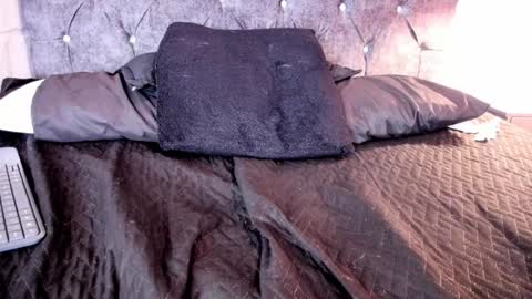 emma_dl2 online show from December 24, 2024, 8:27 pm