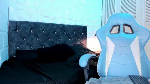 emma_dl2 online show from January 16, 2025, 6:16 pm