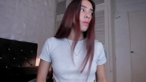 emma_dl2 online show from March 3, 2025, 5:39 pm