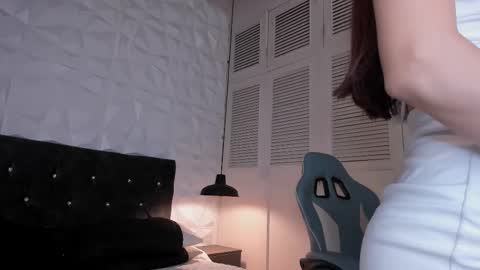 emma_dl2 online show from March 9, 2025, 5:28 pm