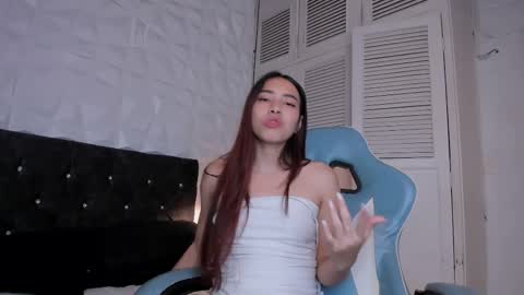 emma_dl2 online show from March 9, 2025, 8:31 pm