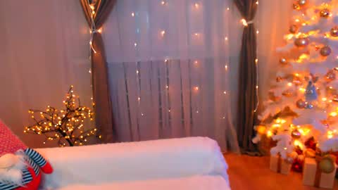 Snapshot of emma_dorn chatting on December 15, 2024, 2:37 pm Eva online show from December 15, 2024, 2:37 pm