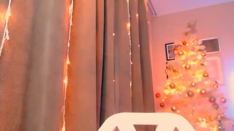 Snapshot of emma_dorn chatting on December 19, 2024, 7:51 pm Eva online show from December 19, 2024, 7:51 pm