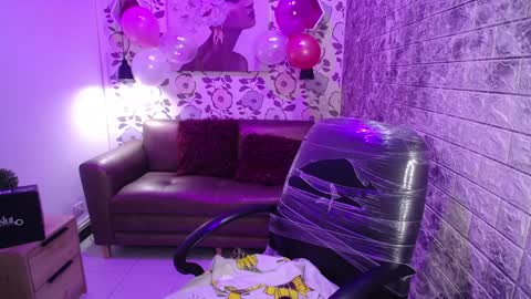 Snapshot of emma_garciaa_ chatting on February 4, 2025, 3:33 am emma online show from February 4, 2025, 3:33 am