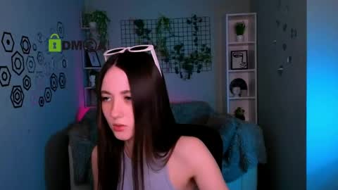 Snapshot of emma_hazell chatting on May 5, 2026, 12:24 pm Emma online show from May 5, 2026, 12:24 pm