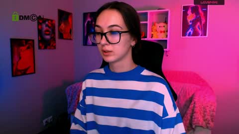 Snapshot of emma_hazell chatting on May 7, 2026, 1:49 pm Emma online show from May 7, 2026, 1:49 pm