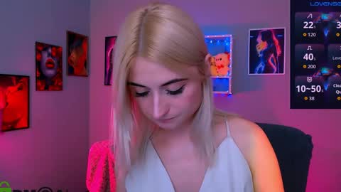 Snapshot of emma_hazell chatting on May 19, 2026, 7:20 pm Emma online show from May 19, 2026, 7:20 pm