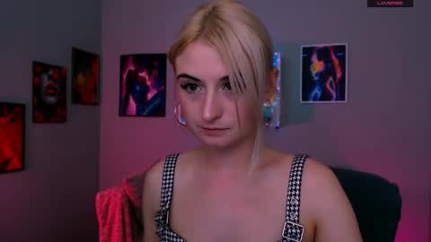 Snapshot of emma_hazell chatting on May 20, 2026, 7:20 pm Emma online show from May 20, 2026, 7:20 pm