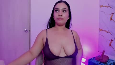 Snapshot of emma_hillton chatting on May 21, 2026, 5:42 pm Emma online show from May 21, 2026, 5:42 pm