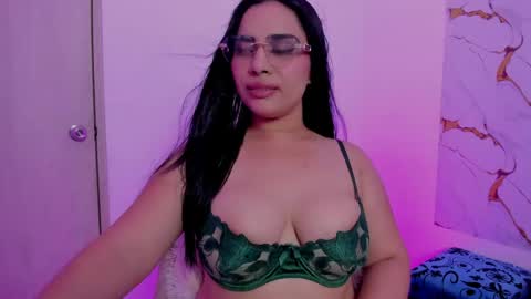 Snapshot of emma_hillton chatting on May 26, 2026, 2:40 am Emma online show from May 26, 2026, 2:40 am